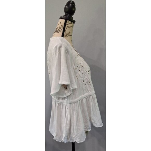 EUC Torrid White Eyelet Challis Tie Front Blouse/Torrid Size 00 (Size 10) - Picture 4 of 7